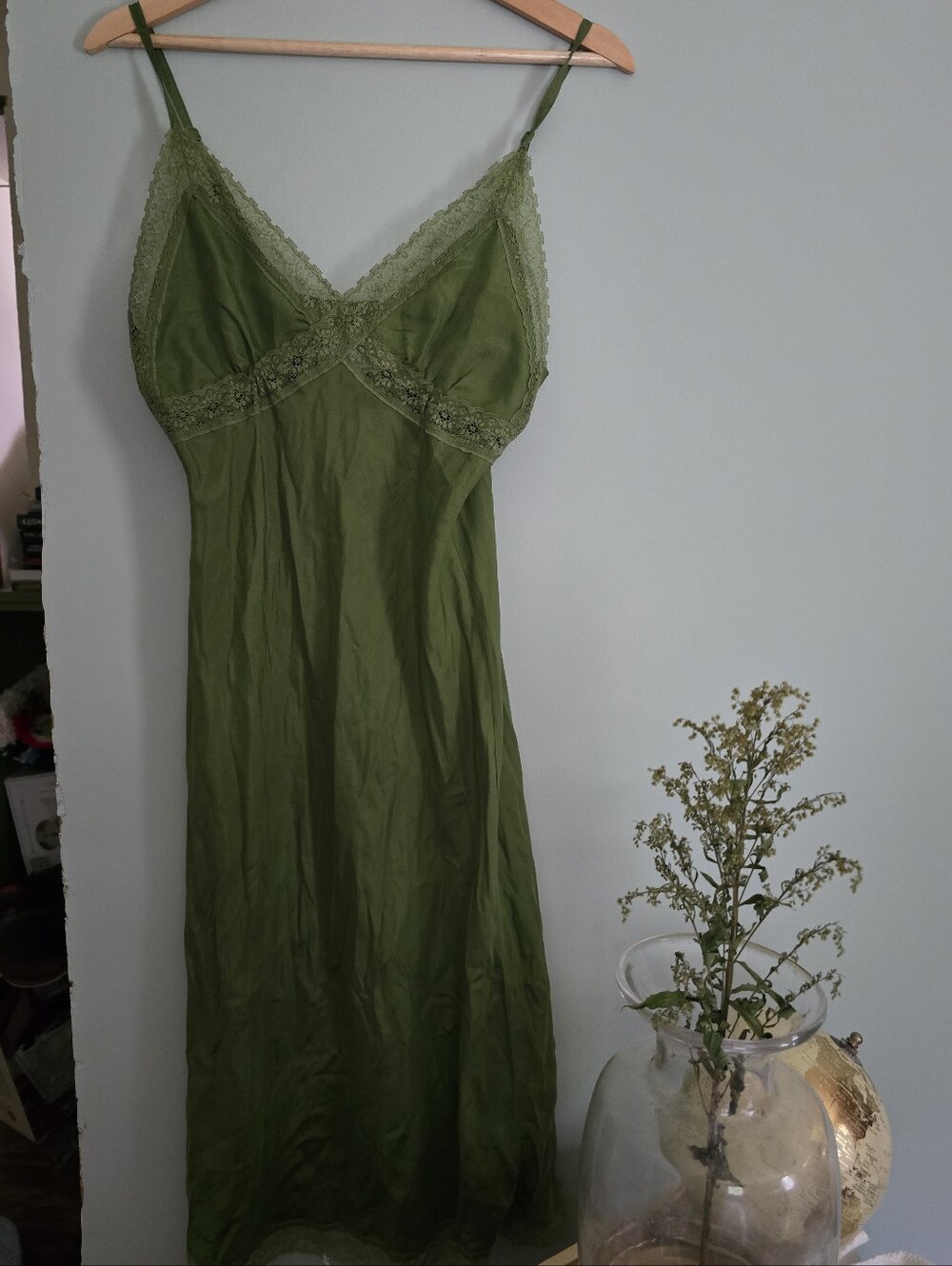 Glam Vintage Soul Silk Slip Dress Lace Trim & Rouching Avacado Green Sz SMALL - Picture 3 of 4